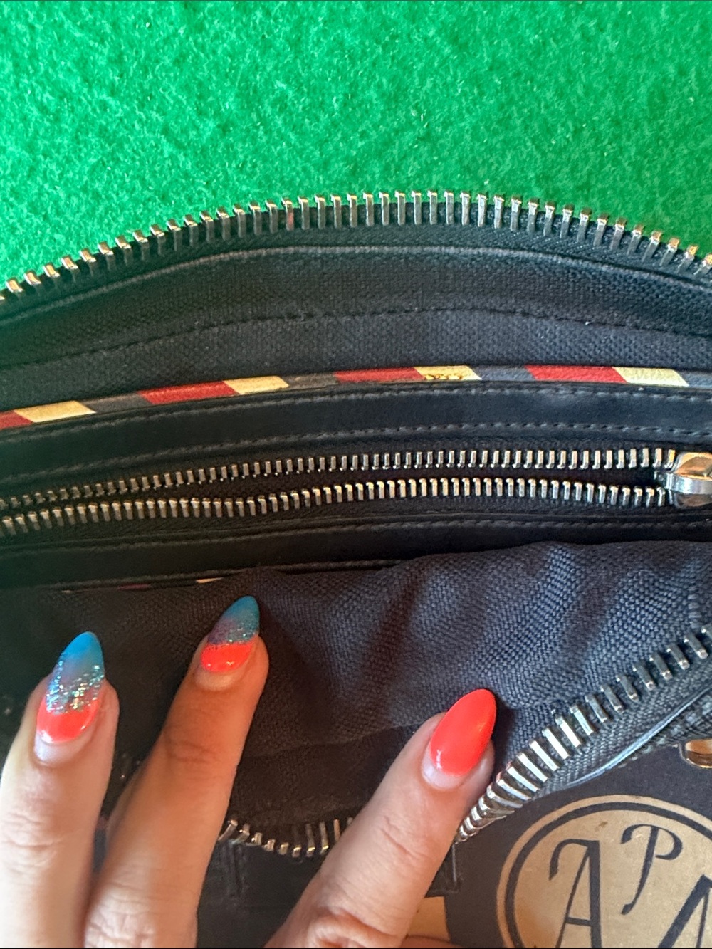 Gucci Unisex Black Leather Belt Bag with Red and Cream Graphic Accents - Picture 7 of 11